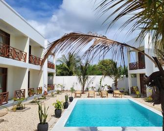 Andy's Inn - Michamvi - Piscine