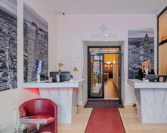 Ramada by Wyndham Frankfurt Central Station - Fráncfort - Recepción