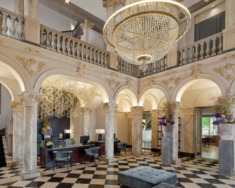 The Ritz-Carlton, Hotel de la Paix, Geneva - ג'נבה - לובי