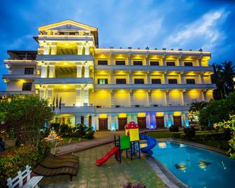 Euro Star Hotel - Gampaha - Budova