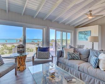 #1 Villa with Swim Up Pool Bar, Hot Tub, Pickle Ball,Private Beach-Solar Powered - Staniel Cay - Salon