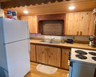 Birch Cabin at Vintage Vermilion Resort - Cook - Kitchen