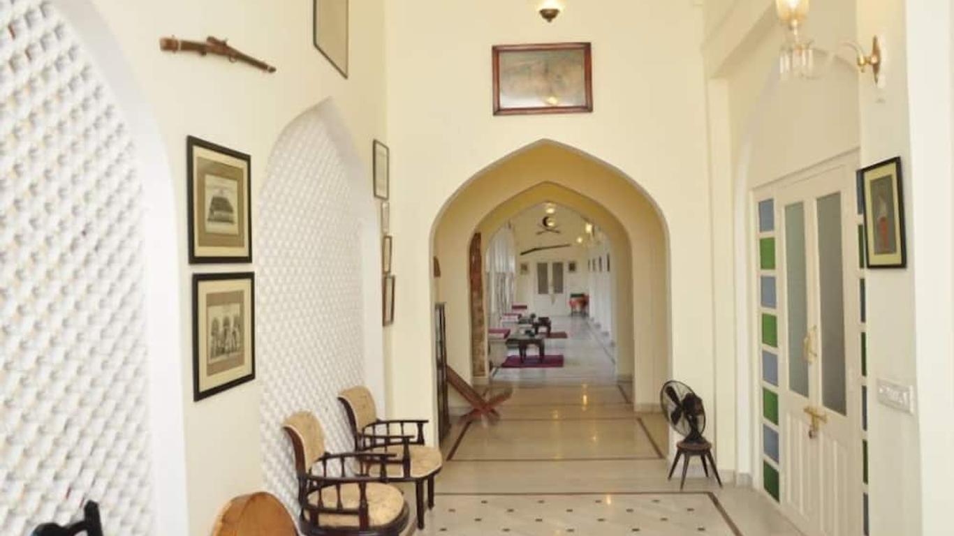 Castle Khandela Hotel
