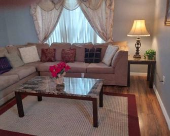 Magno Vacation Home Rental - Poinciana - Sala de estar