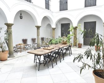 Eole Tarifa Apartments - Tarifa - Innenhof