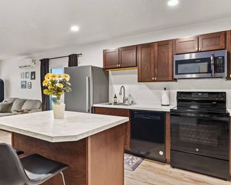 New Duplex with King Bed and Easy Highway Access - Umatilla - Cucina