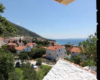 Apartments Nadia - Bol - Parveke