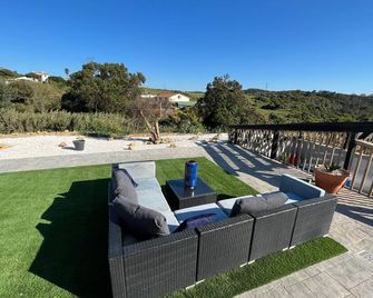 The long Barn Ericeira cascade pool/sunken outdoor lounge, walk to beach (18) - Santo Isidoro - Balcón