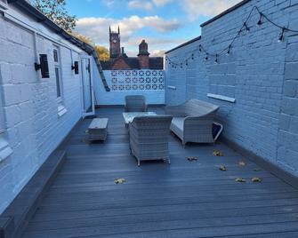 Derby City Centre Apartment with Roof Top Hot Tub - Derby - Balcony