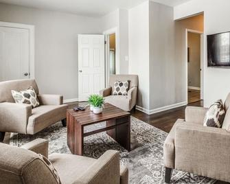 Great 6 Bedroom Peaceful Family Retreat in the University District - Detroit