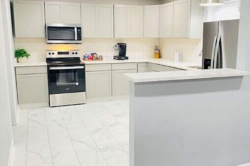 “New Listing” The Latest Luxurious Blue Cheetah!br4Bed 3Bath - Covington - Keuken