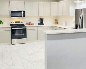 “New Listing” The Latest Luxurious Blue Cheetah!br4Bed 3Bath - Covington - Keuken