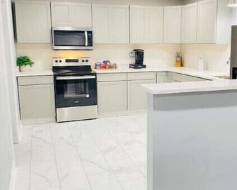 “New Listing” The Latest Luxurious Blue Cheetah!br4Bed 3Bath - Covington - Keuken