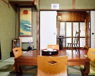 Osaka 2 story-house, Namba 10mins by bus - Osaka - Comedor