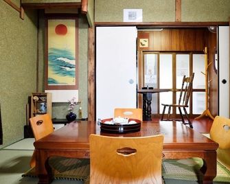Osaka 2 story-house, Namba 10mins by bus - אוסקה - חדר אוכל