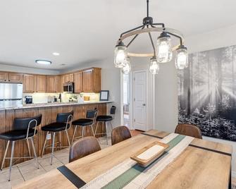 Beautiful 3 bed 2 bath home near Crystal Bridges - Bentonville - Comedor