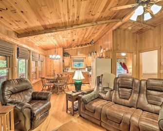 Fletcher Cabin: Wraparound Deck & Pond Access - Fletcher - Wohnzimmer