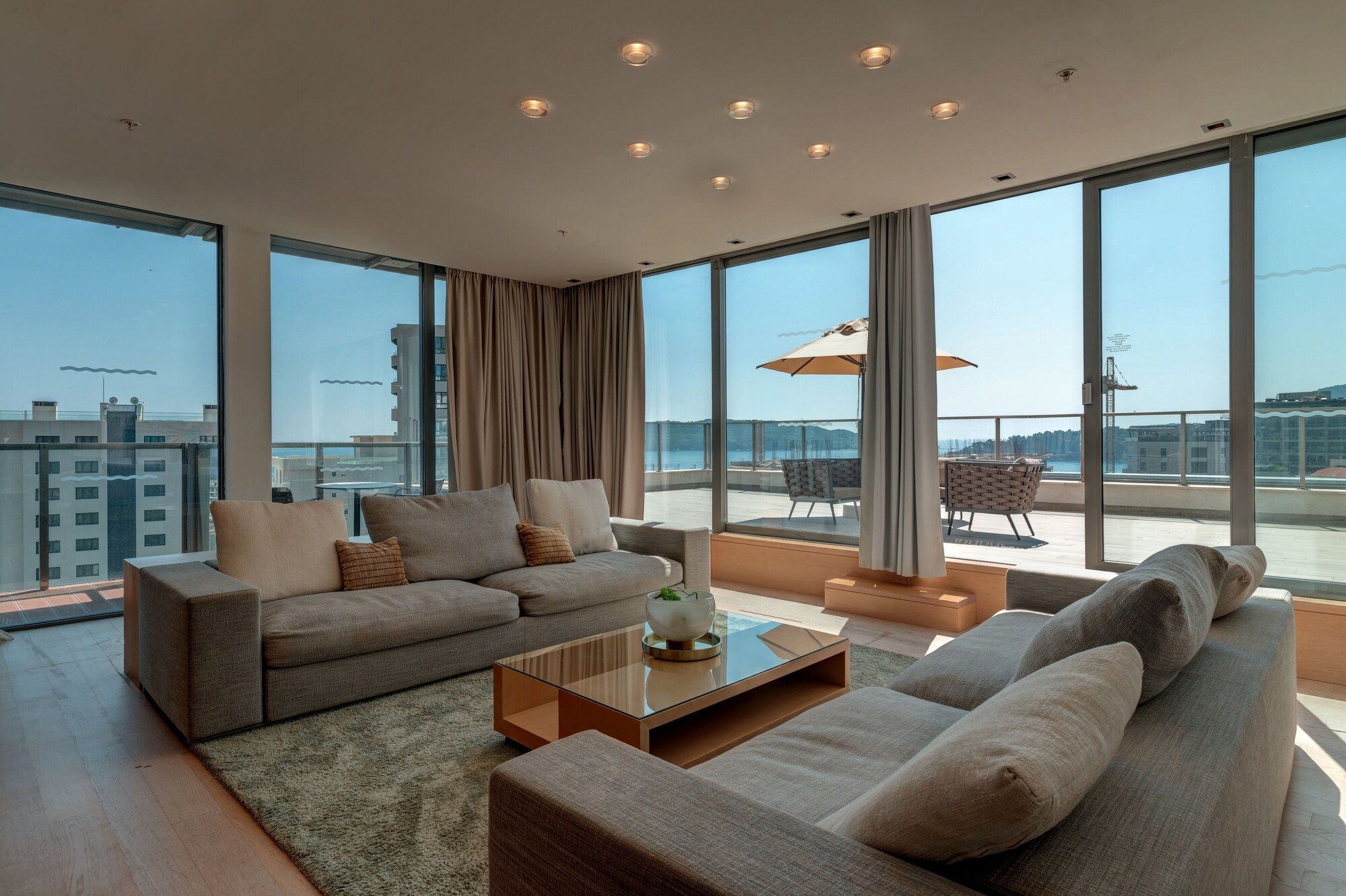 أورو ستارز كوين أوف مونتينيجرو - بودفا - غرفة معيشة