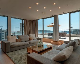 أورو ستارز كوين أوف مونتينيجرو - بودفا - غرفة معيشة