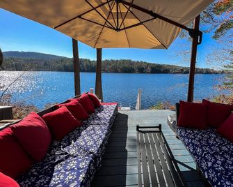 Luxurious Lakehouse - Firepit with beautiful sunsets+ Central Air + Private Dock - Wolfeboro - Patio