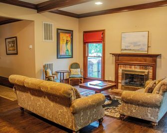 The Sage Suite - Private Studio w/ Ensuite Bath in Historic Downtown Home - Clinton - Soggiorno