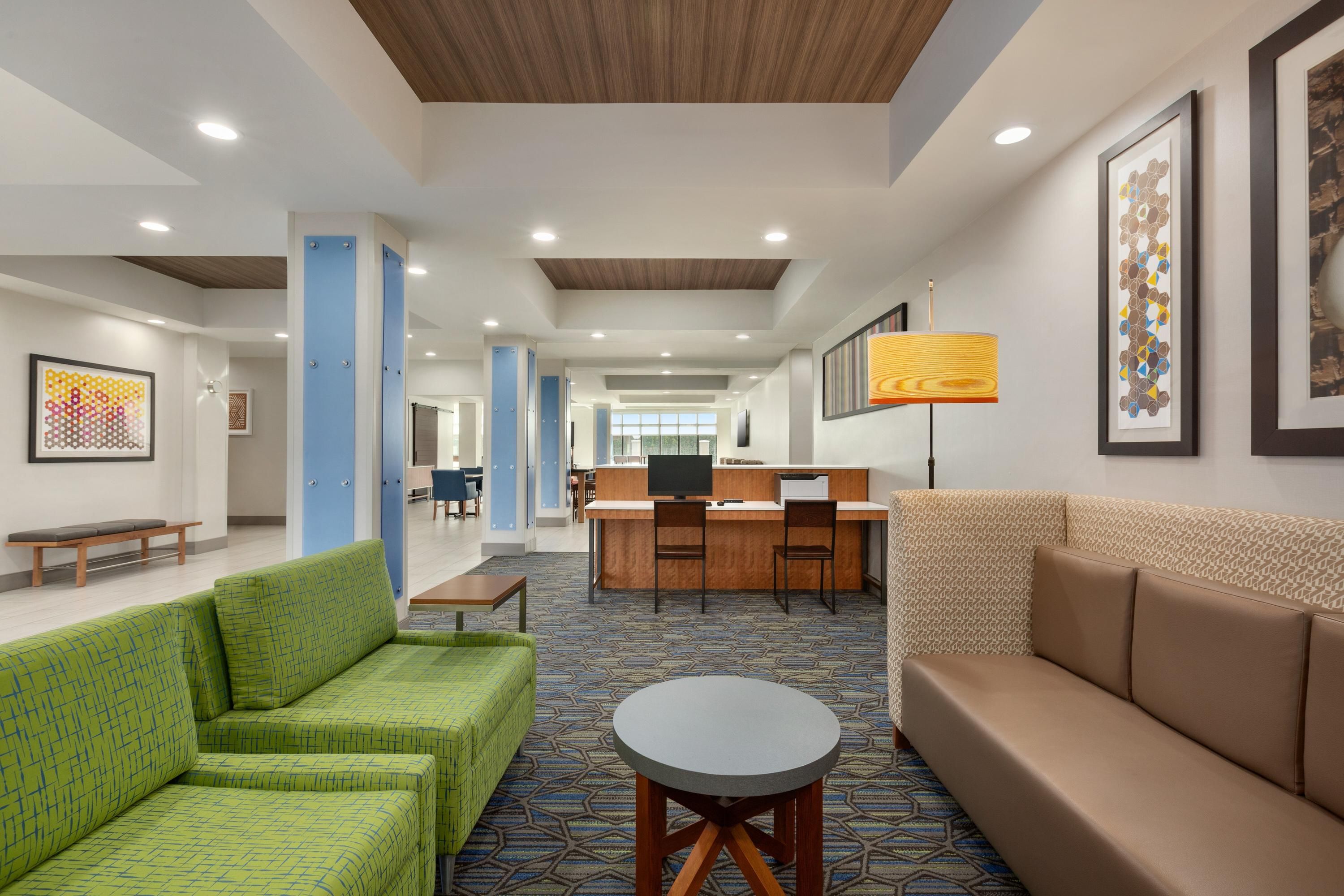 Holiday Inn Express & Suites Merced - Yosemite Natl Pk Area By IHG - Merced - Lobby