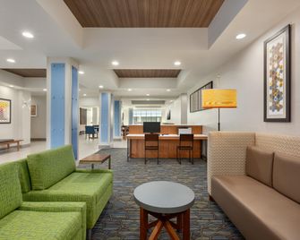 Holiday Inn Express & Suites Merced - Yosemite Natl Pk Area By IHG - Merced - Lobby