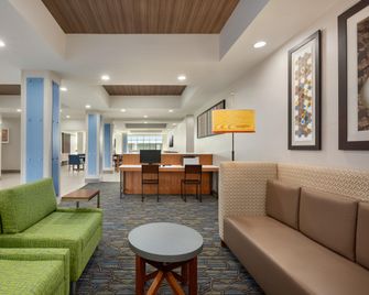 Holiday Inn Express & Suites Merced - Yosemite Natl Pk Area By IHG - Merced - Lobby