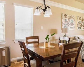 Feel At Home in Richmond - Richmond - Comedor