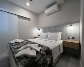 Kadagan Suites Ayasaranda - צזמה - חדר שינה