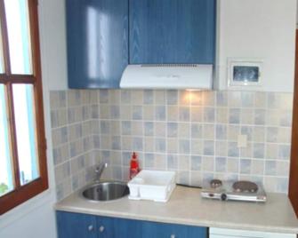 Agnanti Hotel - Adamantas - Kitchen