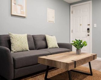 Wonderful Back Bay 1 Bed with Short walk to Fenway - بوسطن - غرفة معيشة
