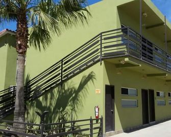 Hotel Azteca Inn - Ensenada - Edificio