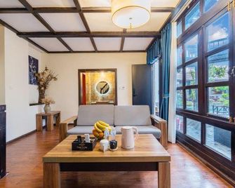 Haitang Bay Resort Pillow Mountain Xigu Snow Mountain View Garden Beauty Villa - Lijiang - Σαλόνι