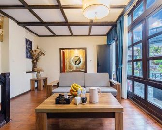 Haitang Bay Resort Pillow Mountain Xigu Snow Mountain View Garden Beauty Villa - Lijiang - Sala de estar