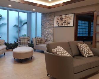 Surfrider Resort Hotel - Garapan - טרקלין