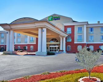 Holiday Inn Express & Suites Thomasville - Thomasville - Building
