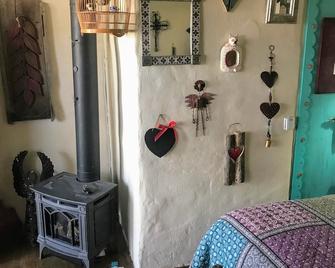 Casita Pequena-Efficiency Apartment - Taos - Bedroom