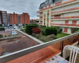 Apt at 2 steps from the beach and Proust promenade - Cabourg - Balcon