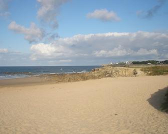 House with swimming pool( july and august) tennis court - Batz-sur-Mer - Strand
