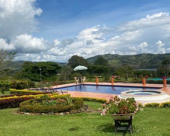 Marina Private Villa - La Unión - Edificio