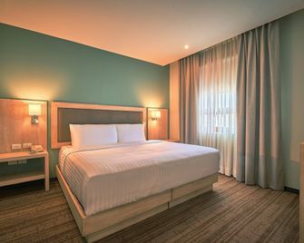 Wyndham Garden Saltillo - Saltillo - Schlafzimmer