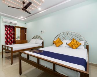 Spot On 65489 Ss Grand - Mandapeta - Bedroom