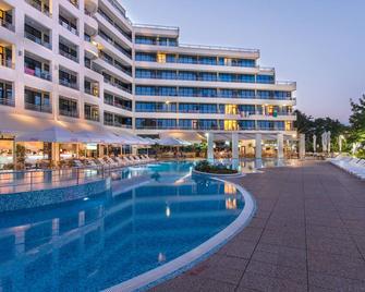 Four Points by Sheraton Sunny Beach - Sunny Beach - Pool
