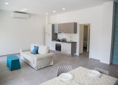 Rivabella Suite Apartments - Rimini - Wohnzimmer