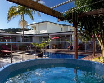 Commodores Lodge - Russell - สระว่ายน้ำ