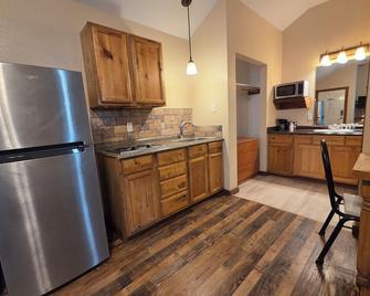 Texas Star Lodges - Floresville - Kitchen