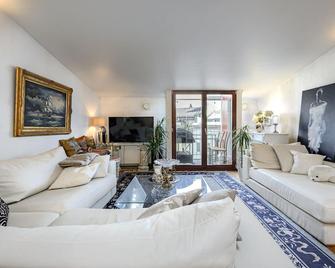 Luxus penthouse in great location - Helsinki - Olohuone
