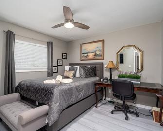 Barefoot Hideaway, With Spa And Pool Hom - Bonita Springs - Schlafzimmer