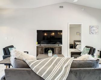 Amazing spacious Ranch! A country pearl. - Floral City - Sala de estar